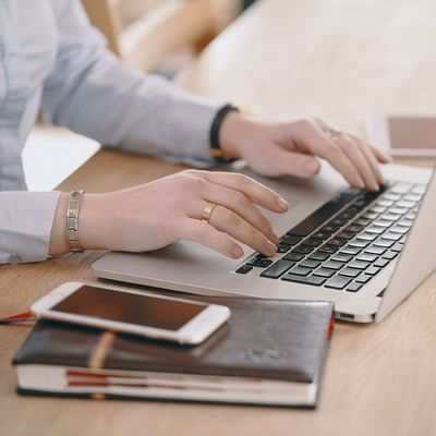 Адаптация к диете с высоким содержанием жиров, холод оказал сильное влияние на инуитов, в том числе на меньший рост: гренландцы разработали уникальные мутации, позволяющие справляться с диетой с высоким содержанием омега-3 жирных кислот