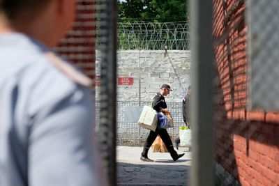 Заключенные получают доступ к программе Medicaid после освобождения из тюрьмы или тюрьмы